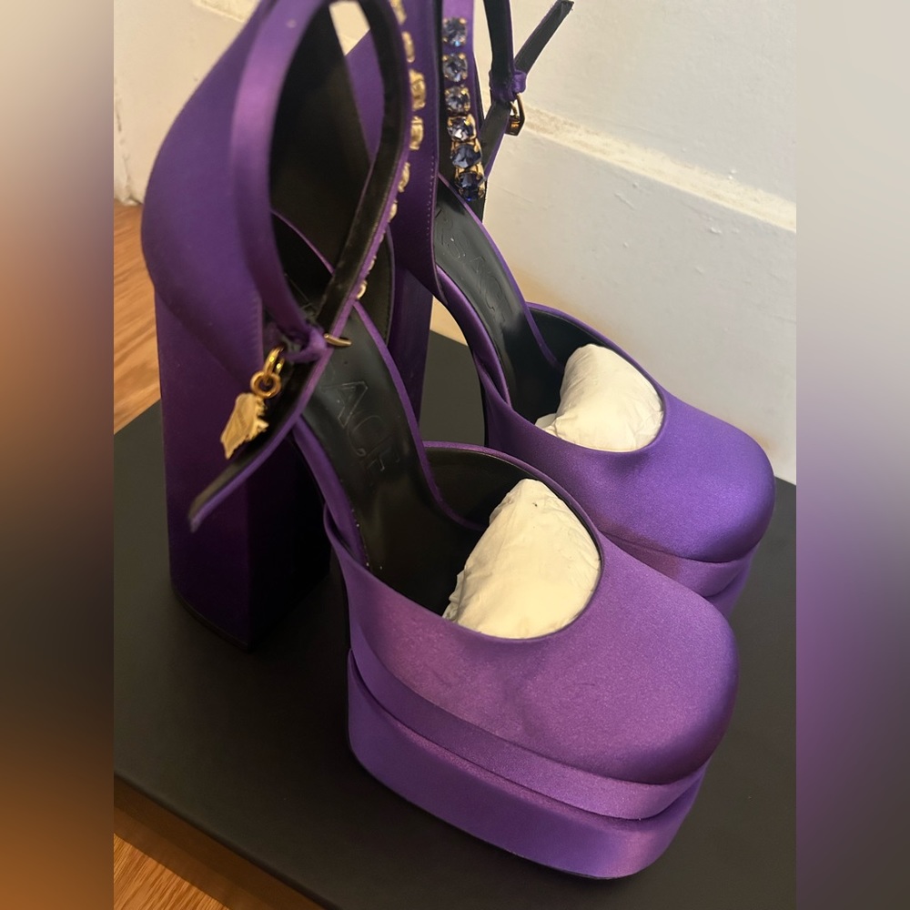 Versace Medusa Aevitas Platform Pumps